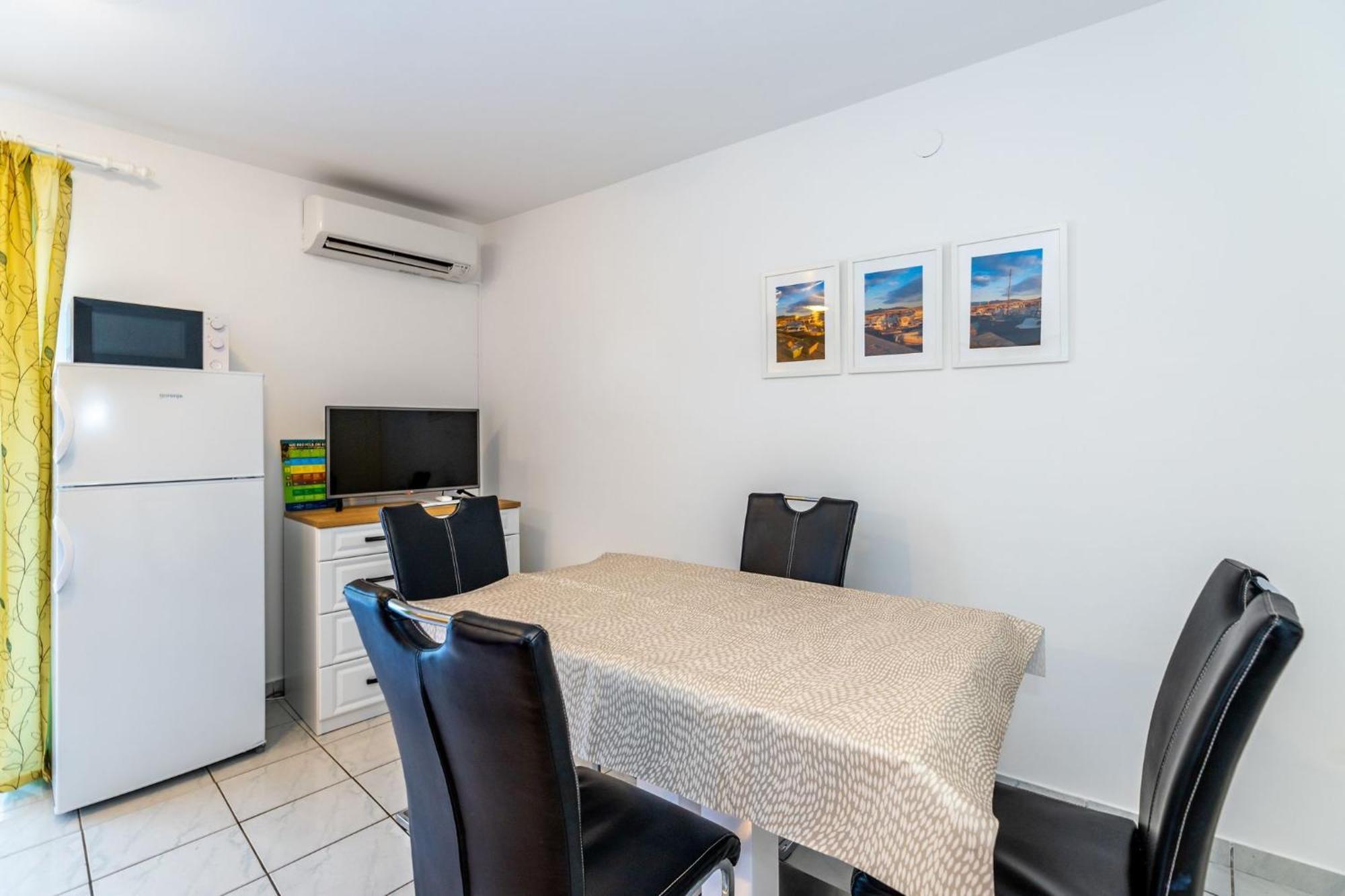 Apartments Oleander Kricin バスカ エクステリア 写真